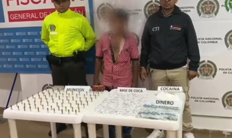 Un hombre fue sorprendido en flagrancia con drogas y municiones