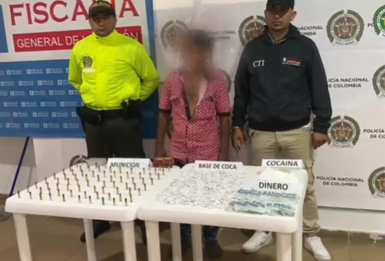 Un hombre fue sorprendido en flagrancia con drogas y municiones