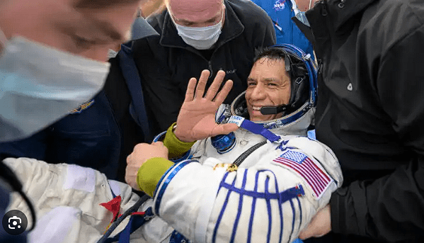 Después de 371 días en el espacio, regresó el estadounidense Fran Rubio, a la tierra