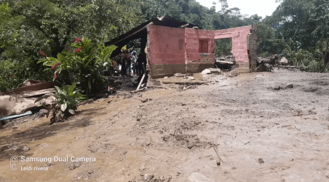 Tres familias quedaron sin nada lego de que se crecieran unas quebradas en Dabeiba Antioquia