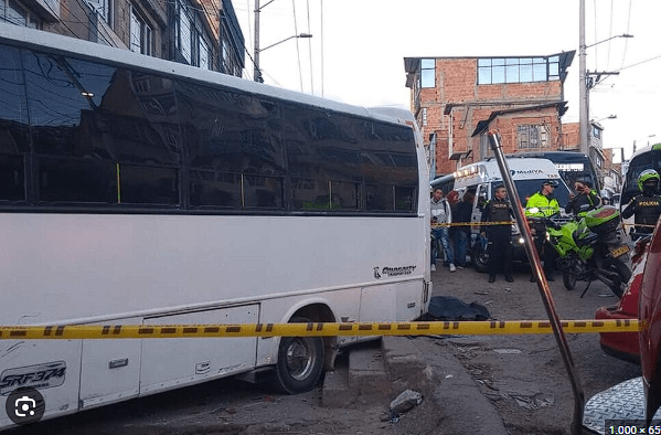 Un bus sin frenos en Ciudad Bolívar, dejó a dos personas sin vida