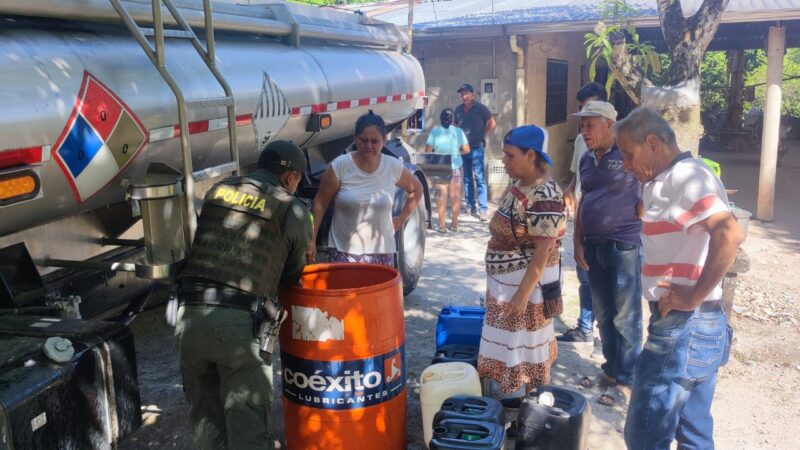 Policía Tolima desplazó hasta San Luis carro tanque para las personas afectadas por la ola de calor en el Departamento