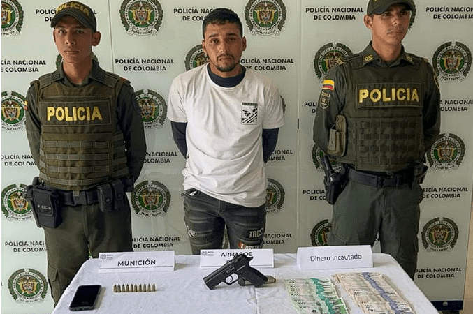 Un hombre fue capturado con 14 millones en efectivo y un arma de fuego