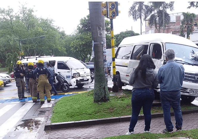 5 menores heridos dejó el accidente de dos busetas escolares al sur de la ciudad de Cali