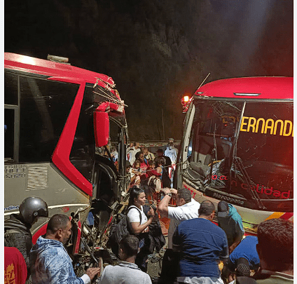 En Santa Fe de Antioquia, se presentó un accidente entre dos buses, dejando mas de12 personas lesionadas