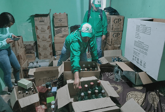 En Medellín, fueron incautados 19.500 insumos para fabricar licor adulterado