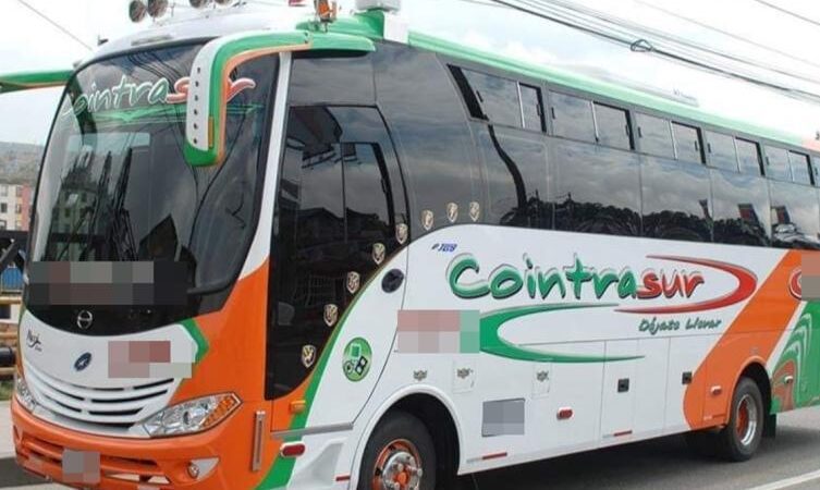 Un bus de la empresa Cotrainsur, fue robado en vías del Tolima, al parecer por no pagar una extorción