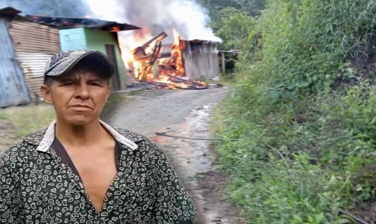 Un adulto mayor que vivía con su hijo, perdió su vivienda, pues esta se prendió en llamas en municipio de Villahermosa
