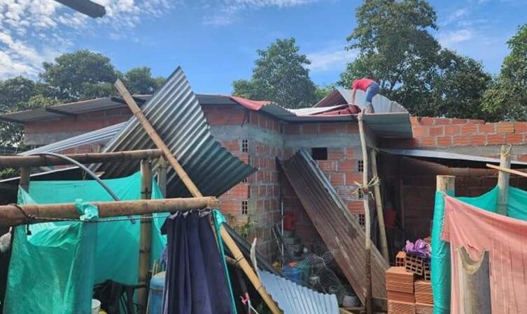 Fuerte vendaval desentechó las viviendas de mas de 70 familias, declarando así calamidad pública