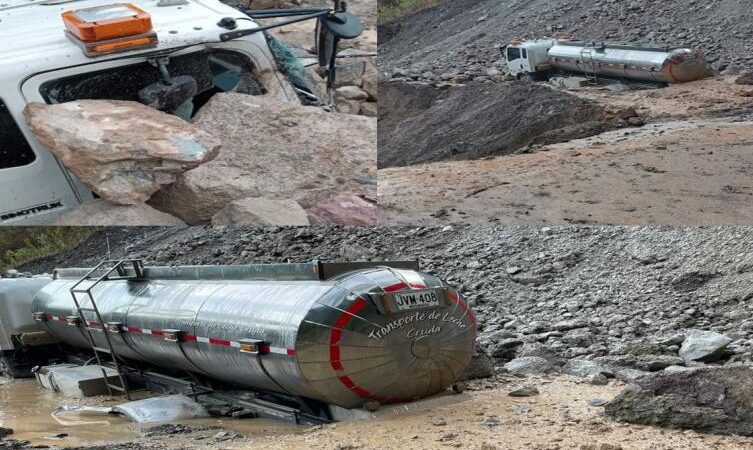 Un vehículo de carga pesada que transportaba leche, quedó atrapado por un deslizamiento en Playarica, Roncesvalles