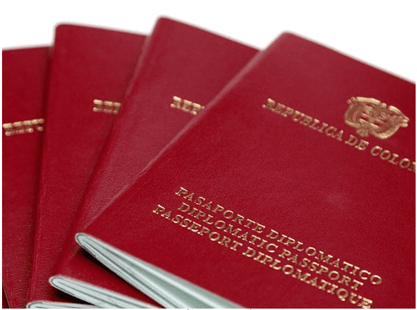 Se acercan las primeras decisiones disciplinarias contra la Cancillería por el caso pasaportes