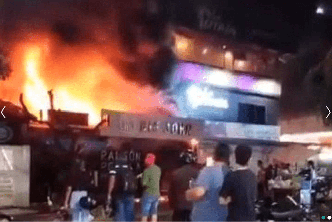 Incendio destruyó tres locales comerciales en Girón, Santander; un hombre resultó herido 