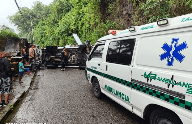 Accidente de tránsito en la vía que conduce al sur del Tolima dejó varias personas heridas