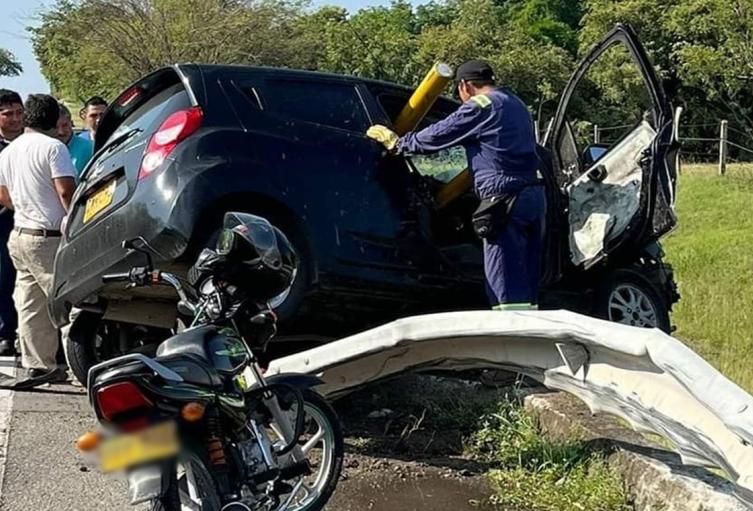 Tres personas heridas y una muerta dejó grave accidente en la vía de Saldaña