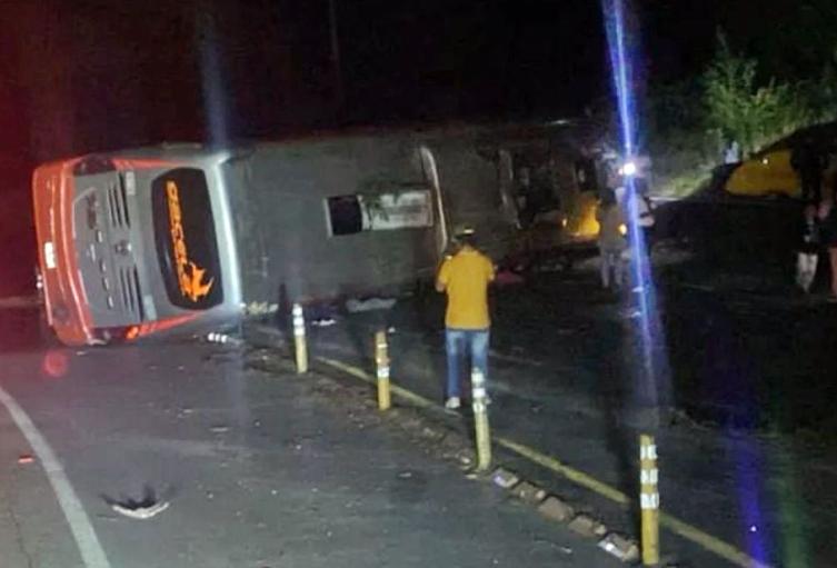 Dos personas muertas y 10 más heridas dejó accidente de un bus de la empresa Flota Magdalena