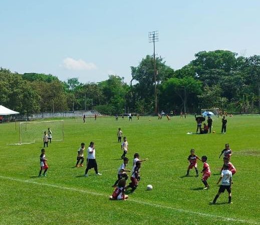 Con la presencia de más de 10 escuelas de formación deportiva, regresó el buen futbol al estadio municipal 13 de noviembre de Lérida