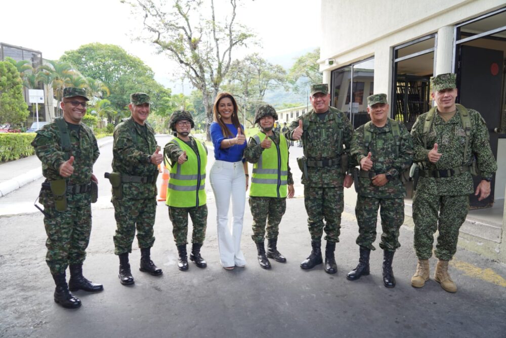 Reunión de seguridad con el Comandante de las Fuerzas Militares y del Ejército, con la Gobernadora del Tolima en Ibagué