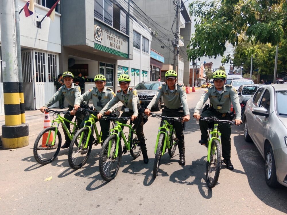 Policía del Tolima despliega un grupo de Turismo en bicicleta por las calles de Melgar para garantizar seguridad durante la Semana Santa