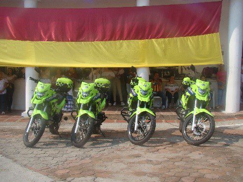 Alcaldía entrega motocicletas a la Policía nacional, un futuro prometedor que proyecta tranquilidad en la comunidad