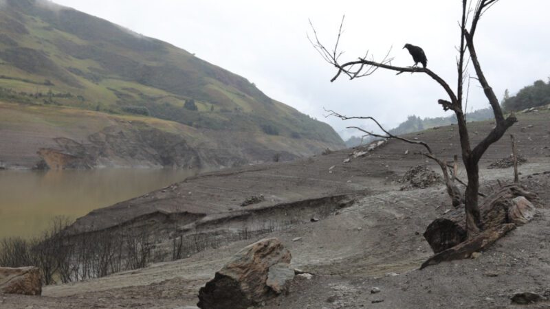 Denuncian Vaciamiento Deliberado de Embalse en Ecuador para Agudizar Crisis Energética