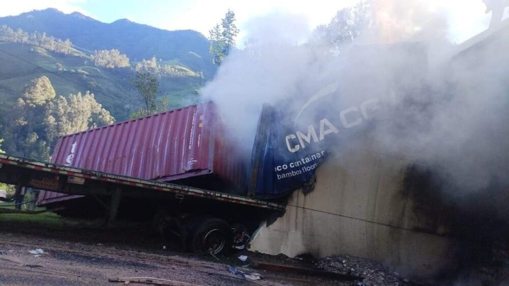 Accidente de Tránsito en el túnel los Azulejos de la Línea.