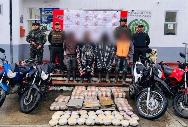 En Roncesvalles fueron atrapados cuatro integrantes de la guerrilla de las disidencias de las Farc, con 150 kilogramos de marihuana.