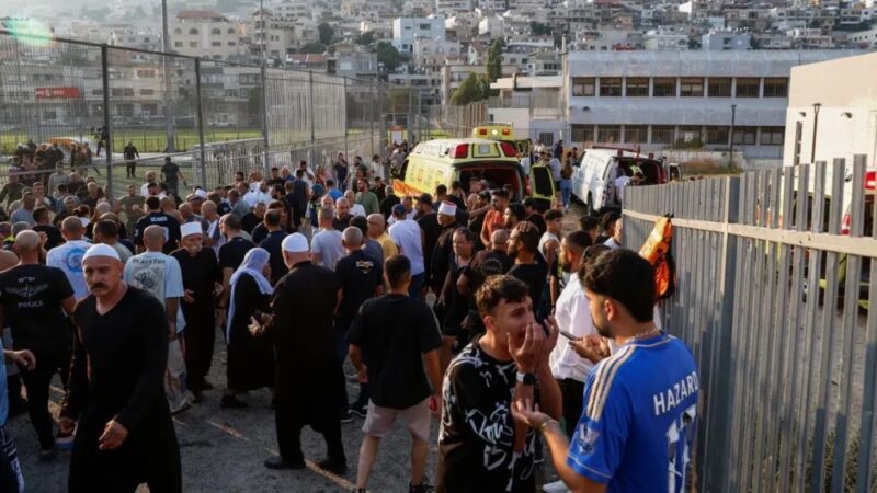 Ataque en el Líbano deja más de 10 muertos en un campo de fútbol en Israel.