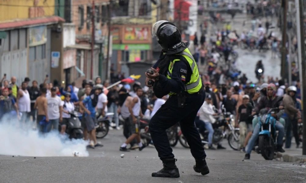 Venezuela vive violentas protestas que han dejado hasta el momento cuatro muertos y 749 detenidos luego reelección de Maduro.