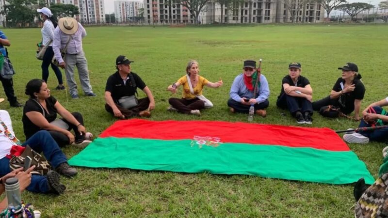 Los indígenas no se irán de un parque en Bogotá si el gobierno no muestra el decreto que pactaron en los diálogos