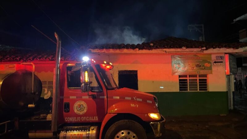 Varias viviendas afectadas tras incendio estructural en Florida, Valle