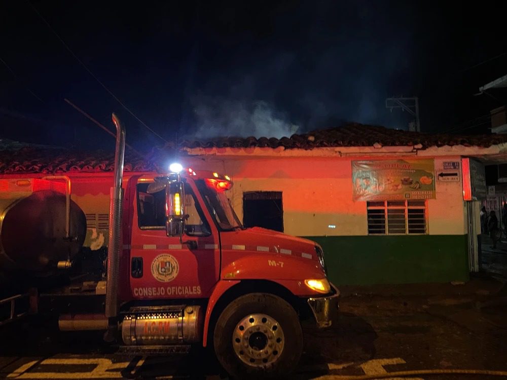 Varias viviendas afectadas tras incendio estructural en Florida, Valle