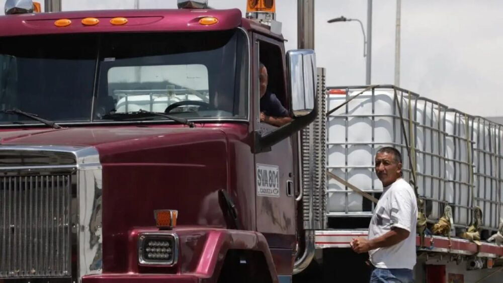 Transportadores celebran histórico acuerdo con el Gobierno sobre el precio del ACPM