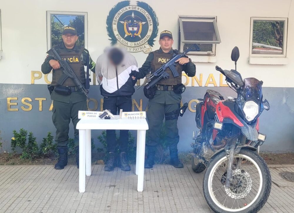 En vías de natagaima, tránsito de la policía tolima logró la captura de un sujeto, la incautación de una pistola e inmovilización de una motocicleta.