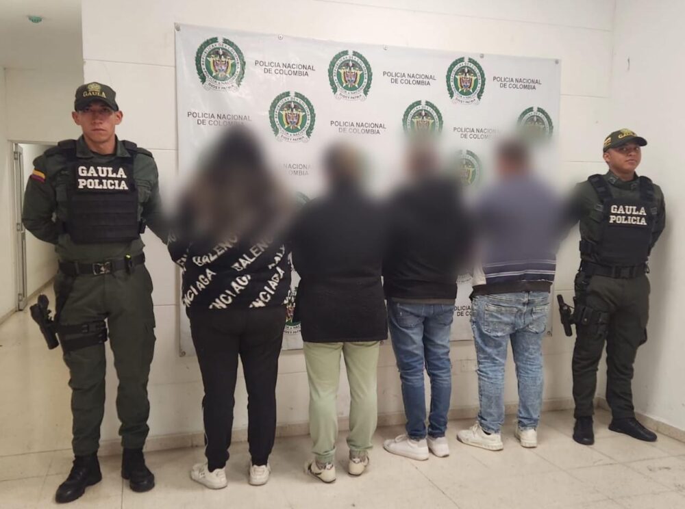 En bogotá y soacha, gaula de la policía tolima en medio un operativo de impacto denominado ‘los paqueteños’ logro la captura de 04 personas requeridas por el delito de extorsión