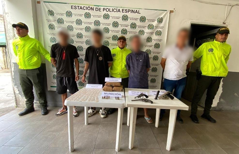 EN EL ESPINAL Y CHICORAL, OPERATIVO DE IMPACTO DESARROLLADO POR LA POLICÍA TOLIMA PERMITIÓ LA CAPTURA EN FLAGRANCIA DE CUATRO SUJETOS Y LA INCAUTACIÓN DE ARMAS DE FUEGO, MUNICIONES Y ESTUPEFACIENTES.