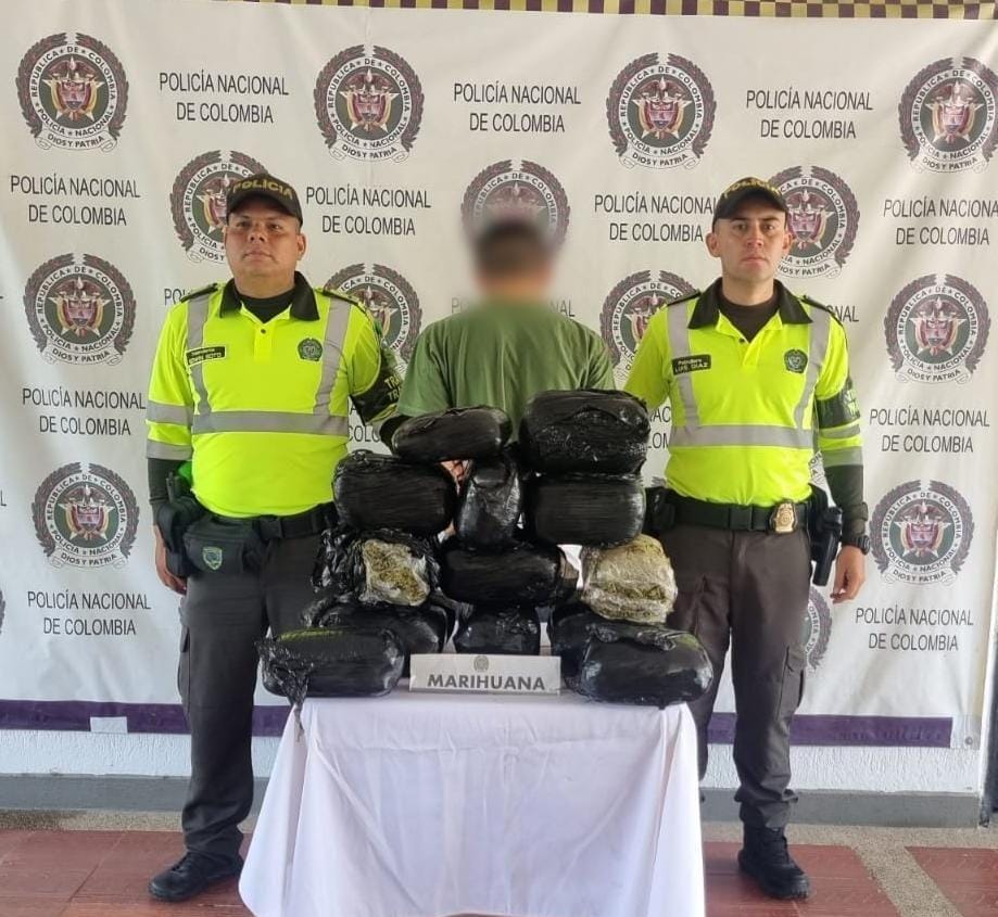 Capturan a jóven con 16 kilos de marihuana en su equipaje: viajaba en bus de servicio público