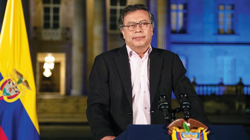 La aprobación de Gustavo Petro repunta cinco puntos en octubre, aunque persisten preocupaciones en la población