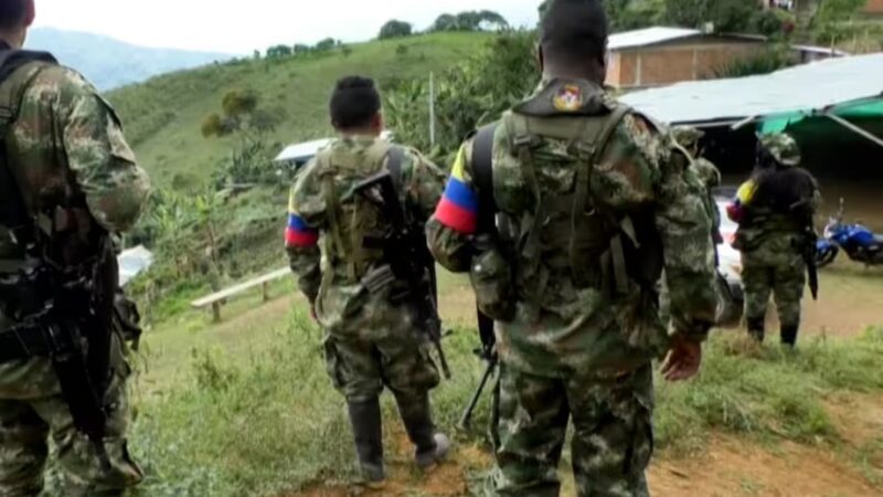 El gobierno colombiano asegura presencia militar permanente en El Plateado tras ataques de disidencias de las FARC