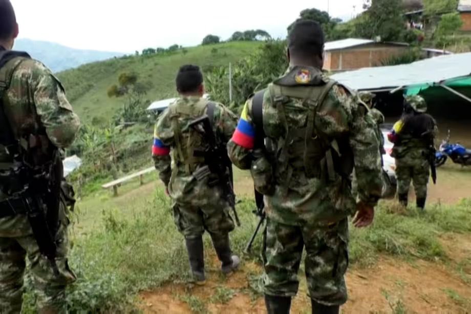 El gobierno colombiano asegura presencia militar permanente en El Plateado tras ataques de disidencias de las FARC