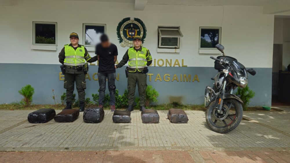 Cae conductor de motocicleta con 32.45 kilos de marihuana en Natagaima