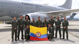 Llegan 117 colombianos desde Líbano, en avión de FAC enviado por Petro