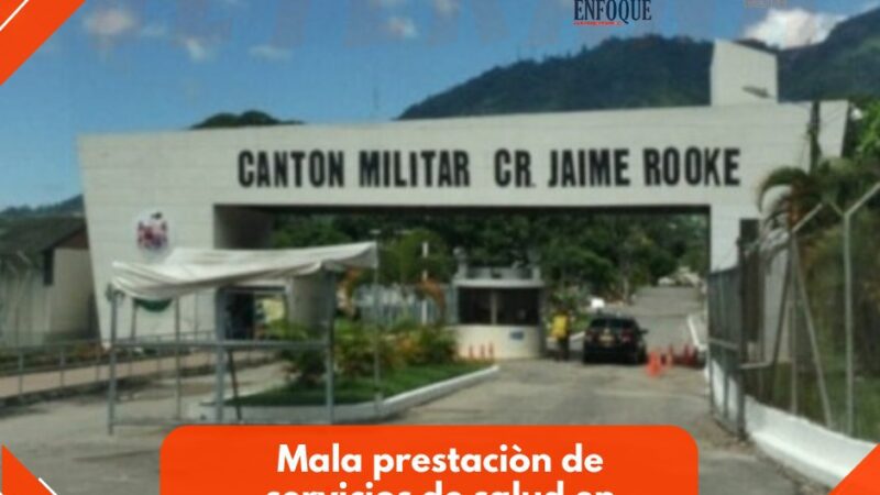 Diferentes asociaciones de usuarios de la salud del Ejército en Ibagué se reunieron  frente a las instalaciones de sanidad en las instalaciones del Batallón Jaime Rooke.