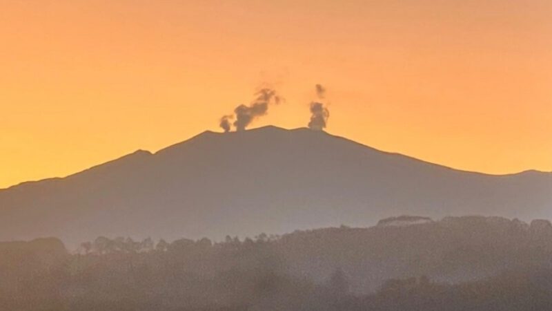 Incremento de actividad en el volcán Puracé: emisión de cenizas y reporte de olores a azufre