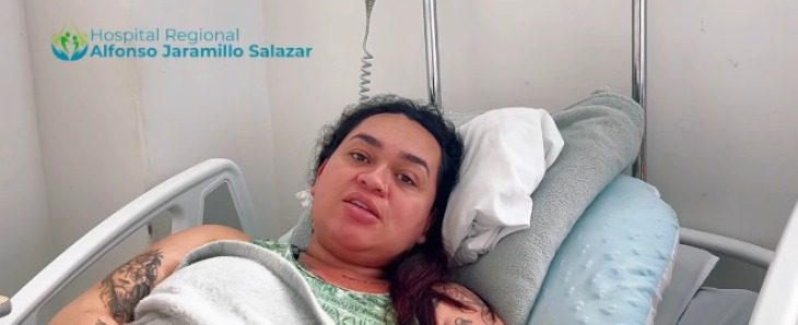 Paciente agradece al equipo de enfermería por su atención humanizada en el Hospital Alfonso Jaramillo Salazar