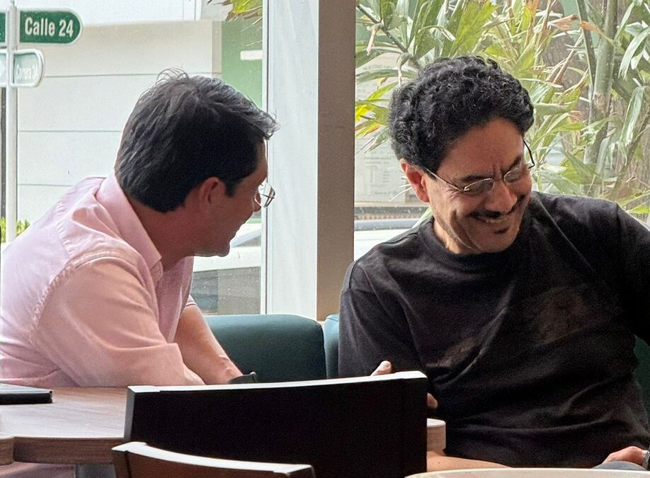 Camilo Romero se aleja de la consulta del 8 de marzo y respalda a Iván Cepeda