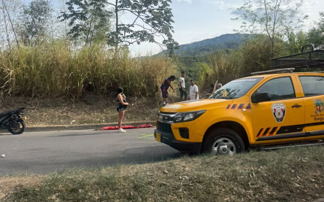 Hombre cayó a un abismo en la avenida Mirolindo de Ibagué; organismos de socorro adelantan rescate