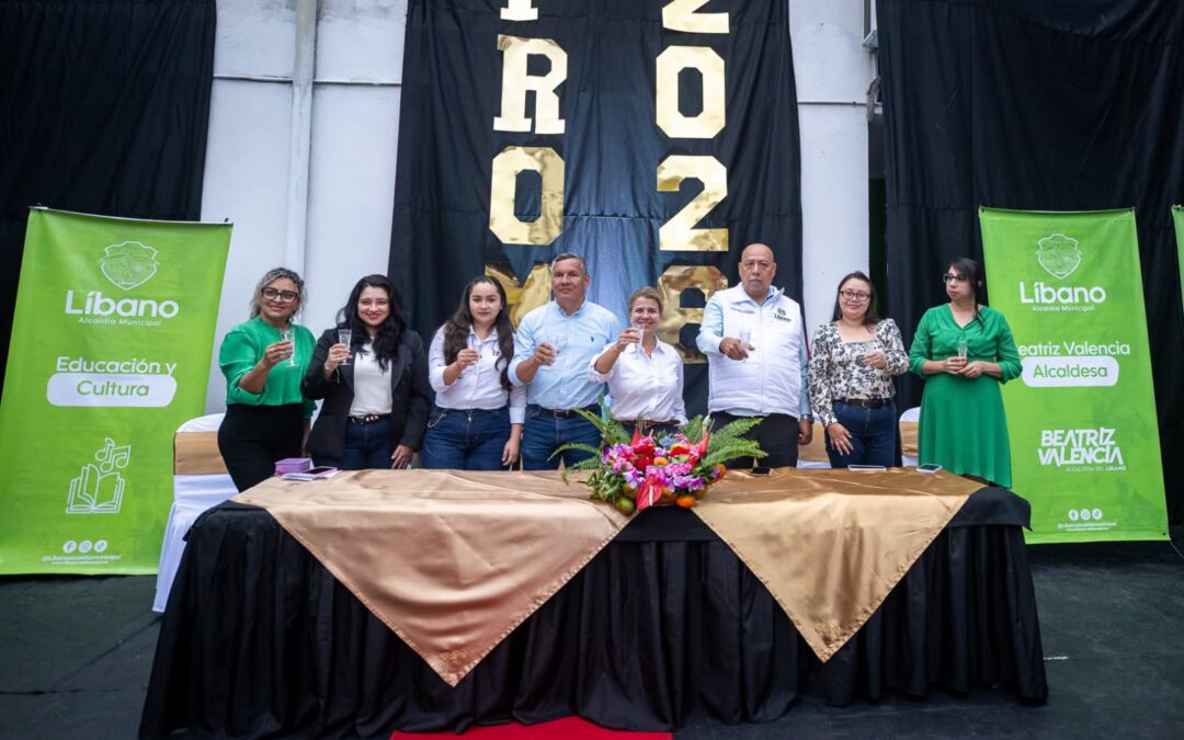 Felicitamos a cada uno de los graduandos y a sus familias por demostrar que las ganas de aprender no tienen edad.