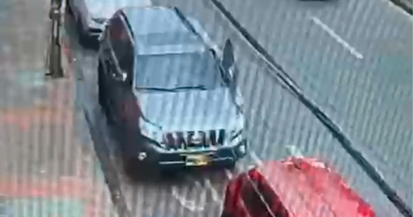 Cámaras captaron millonario robo al interior de una camioneta en pleno centro de Ibagué